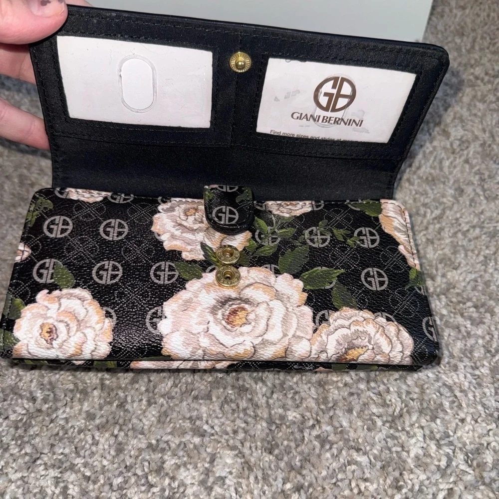 NWOT Giani Bernini Floral Black Folding Wallet with Logo, Card Slots Coin Pocket